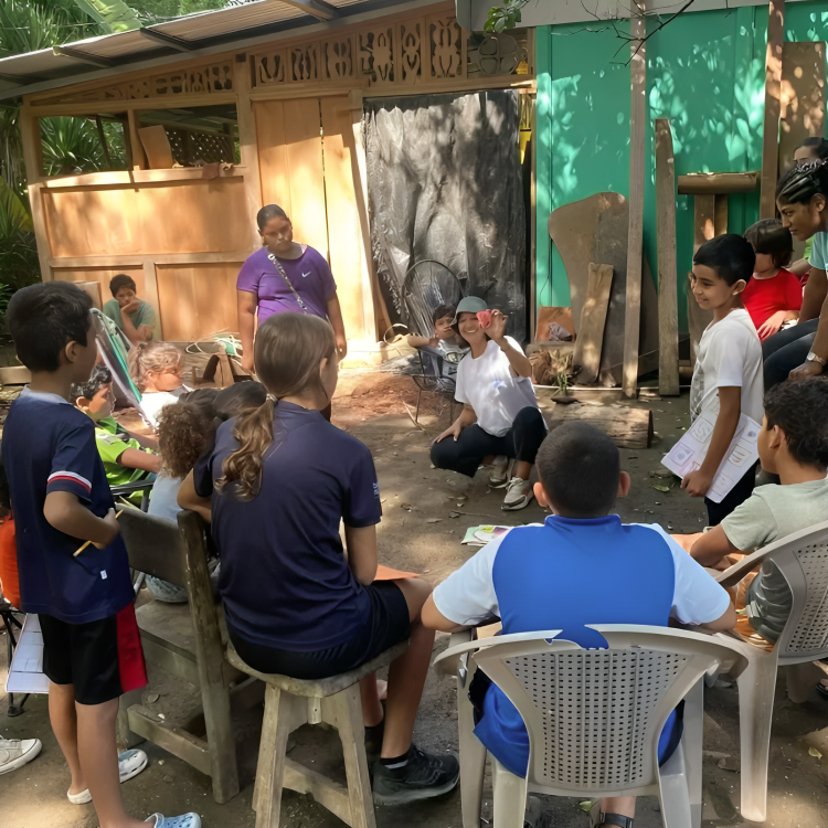 En el marco del Día Mundial de la Educación Ambiental, entrevistamos a Perseida Tenorio, una de las fundadoras de la Escuela Itinerante de Agua y Artes